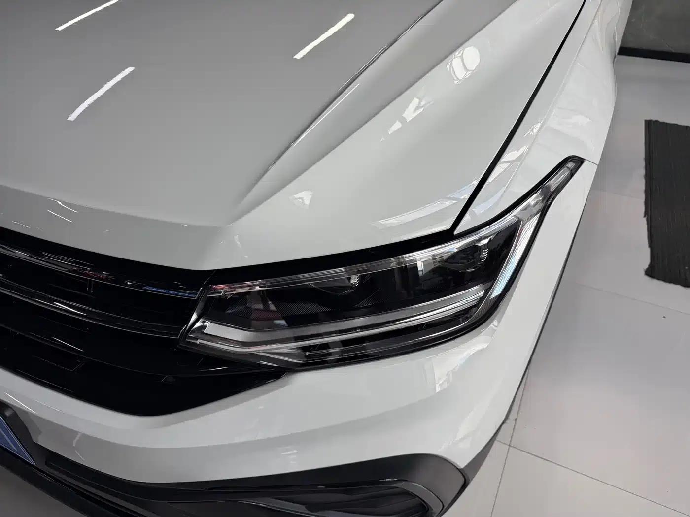 Tiguan L 2025 Outstanding Edition 300TSI Automatic 2WD Dragon Edition — миниатюра 2