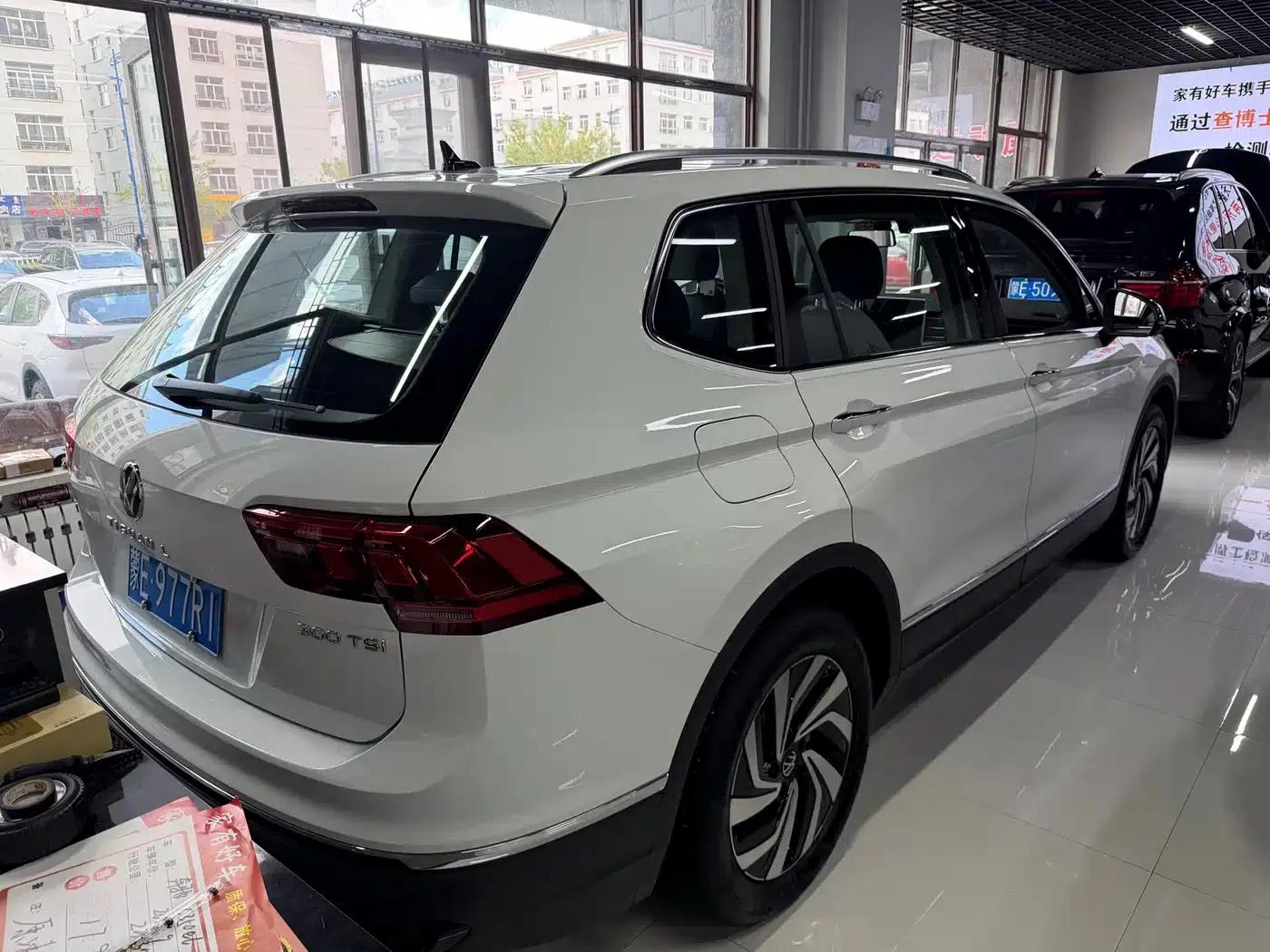 Tiguan L 2025 Outstanding Edition 300TSI Automatic 2WD Dragon Edition — миниатюра 11