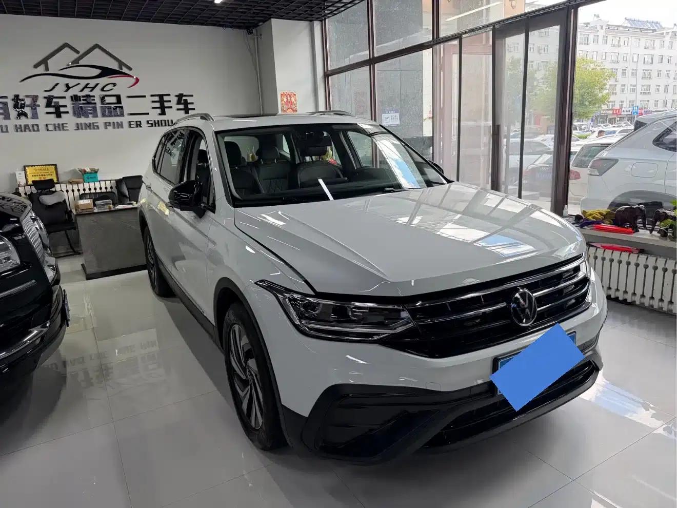 Tiguan L 2025 Outstanding Edition 300TSI Automatic 2WD Dragon Edition — миниатюра 3