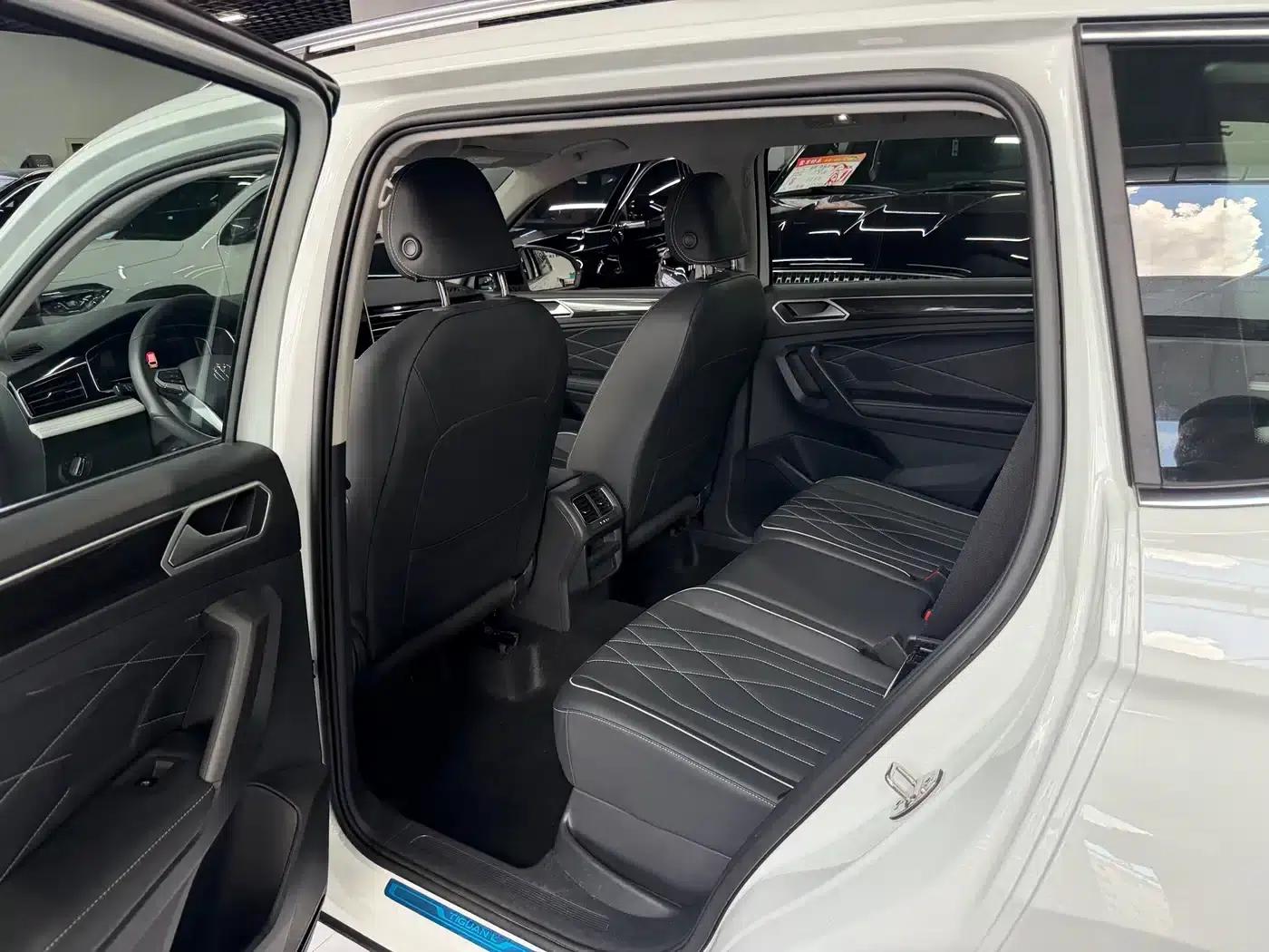 Tiguan L 2025 Outstanding Edition 300TSI Automatic 2WD Dragon Edition — миниатюра 5
