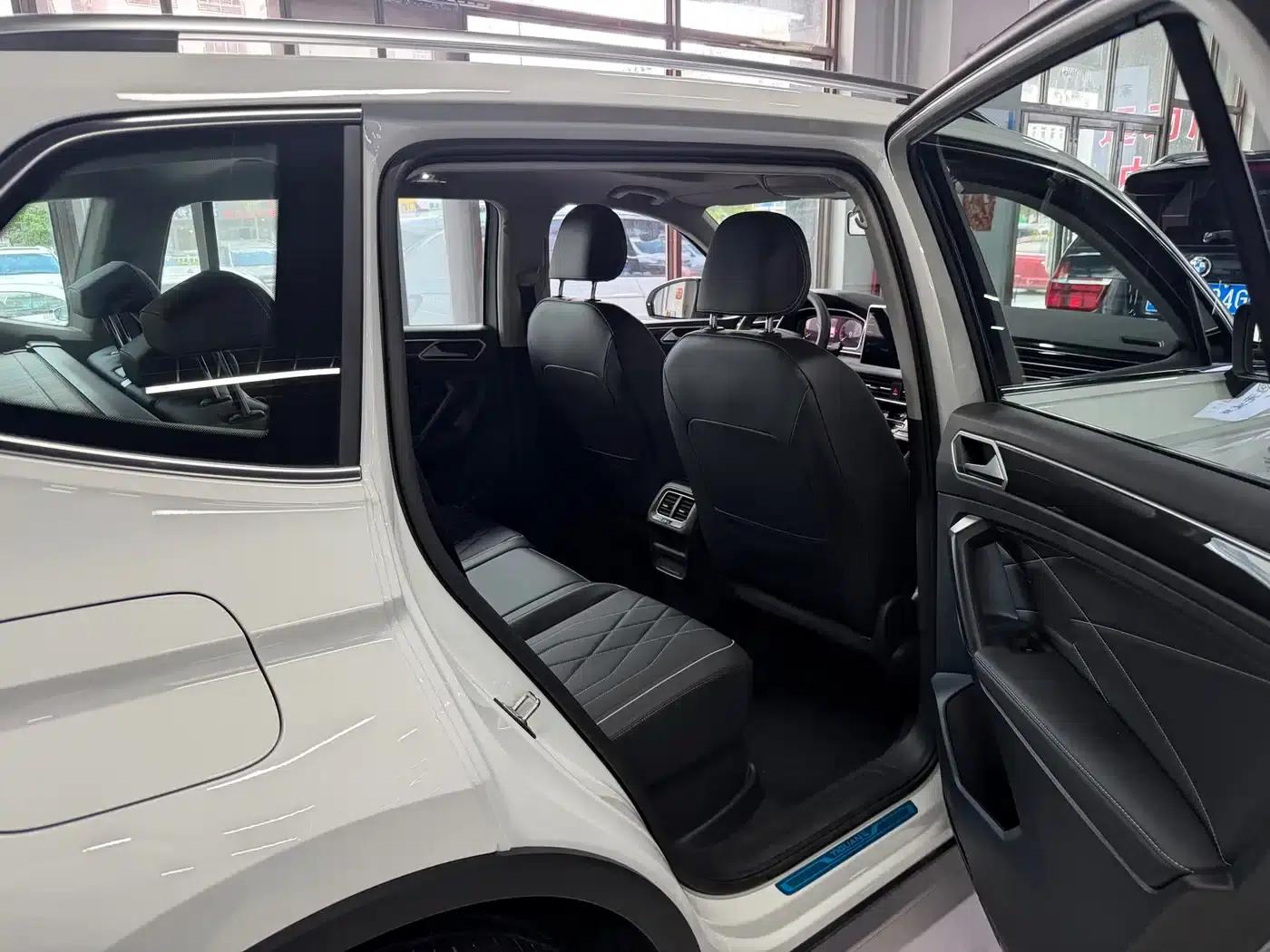 Tiguan L 2025 Outstanding Edition 300TSI Automatic 2WD Dragon Edition — миниатюра 10