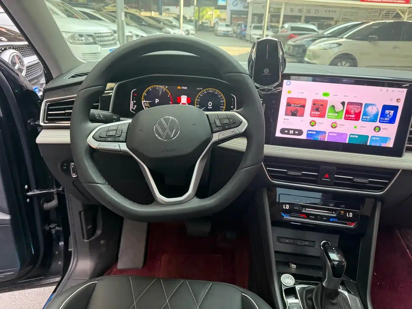 Tiguan L 2025 Outstanding Edition 300TSI Automatic 2WD Dragon Edition — миниатюра 14