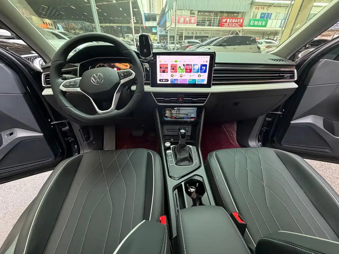 Tiguan L 2025 Outstanding Edition 300TSI Automatic 2WD Dragon Edition — миниатюра 15