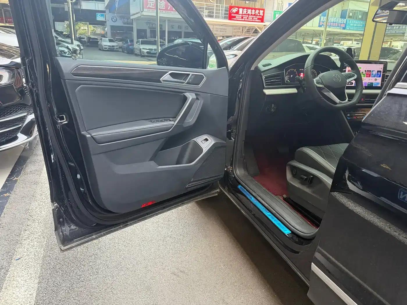 Tiguan L 2025 Outstanding Edition 300TSI Automatic 2WD Dragon Edition — миниатюра 10