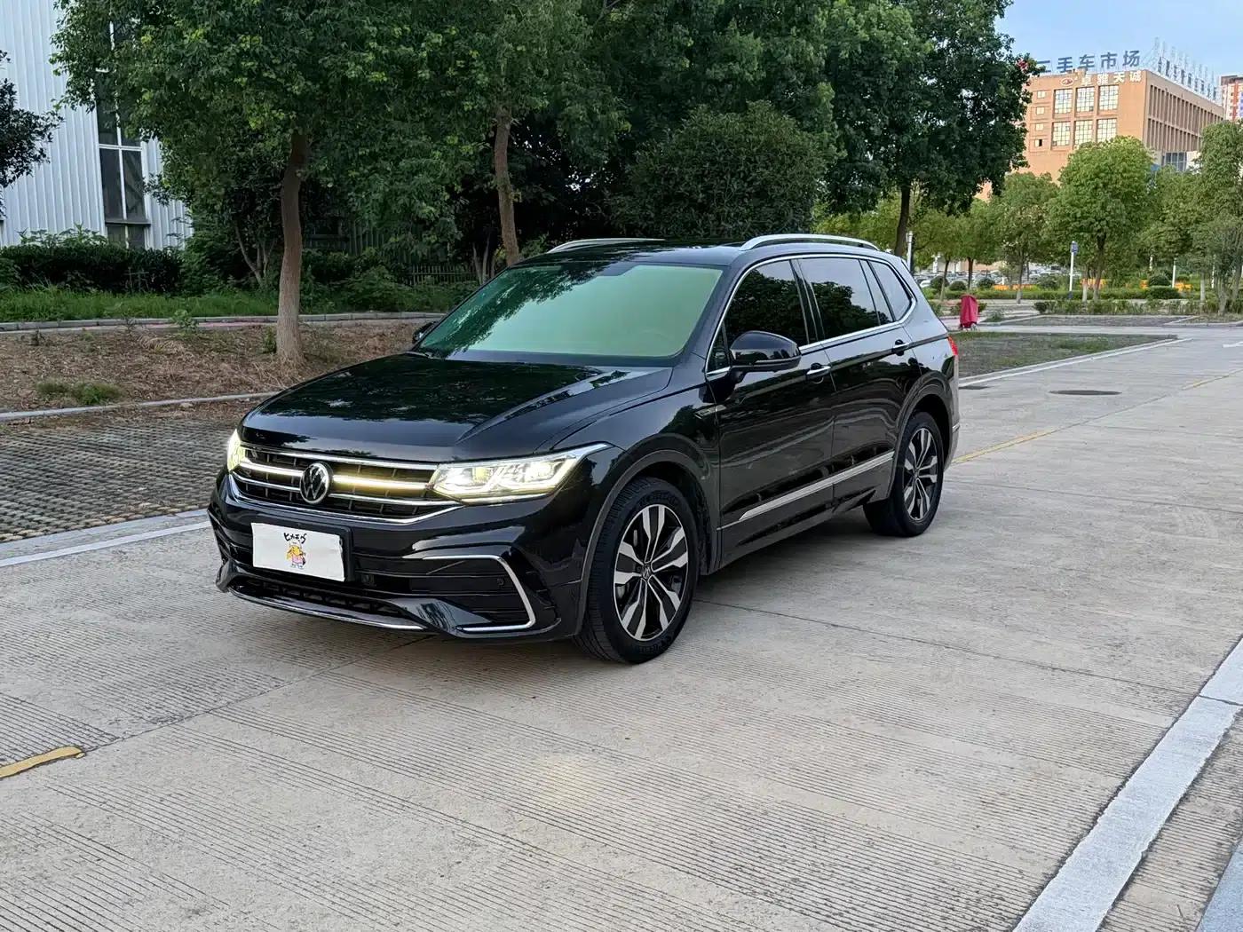 Tiguan L 2022 330TSI Automatic 2WD R-Line Flagship Edition — миниатюра 1