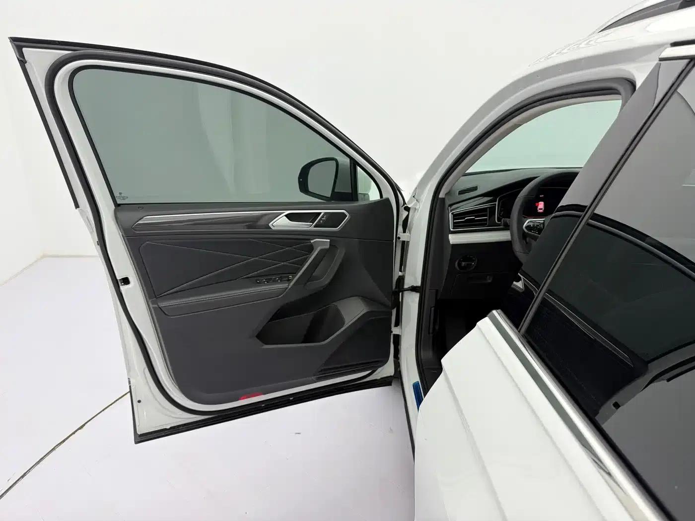 Tiguan L 2023 280TSI Automatic 2WD Trendy Limited Edition — миниатюра 23
