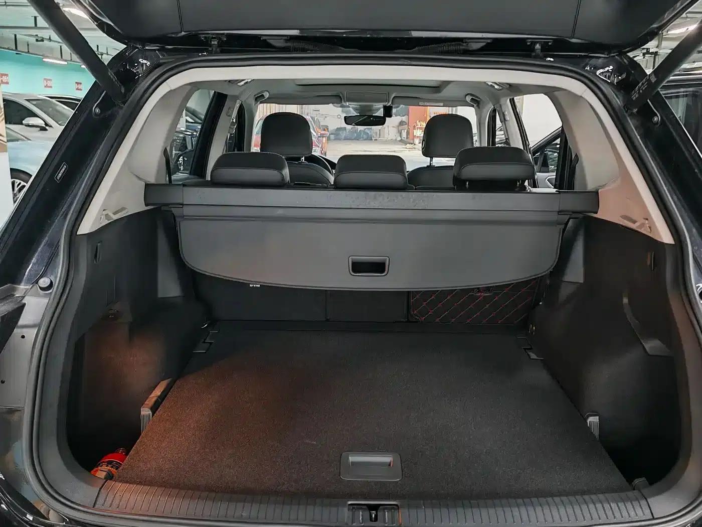Tiguan L 2023 Facelift 330TSI Automatic 2WD R-Line Premium Edition — миниатюра 16