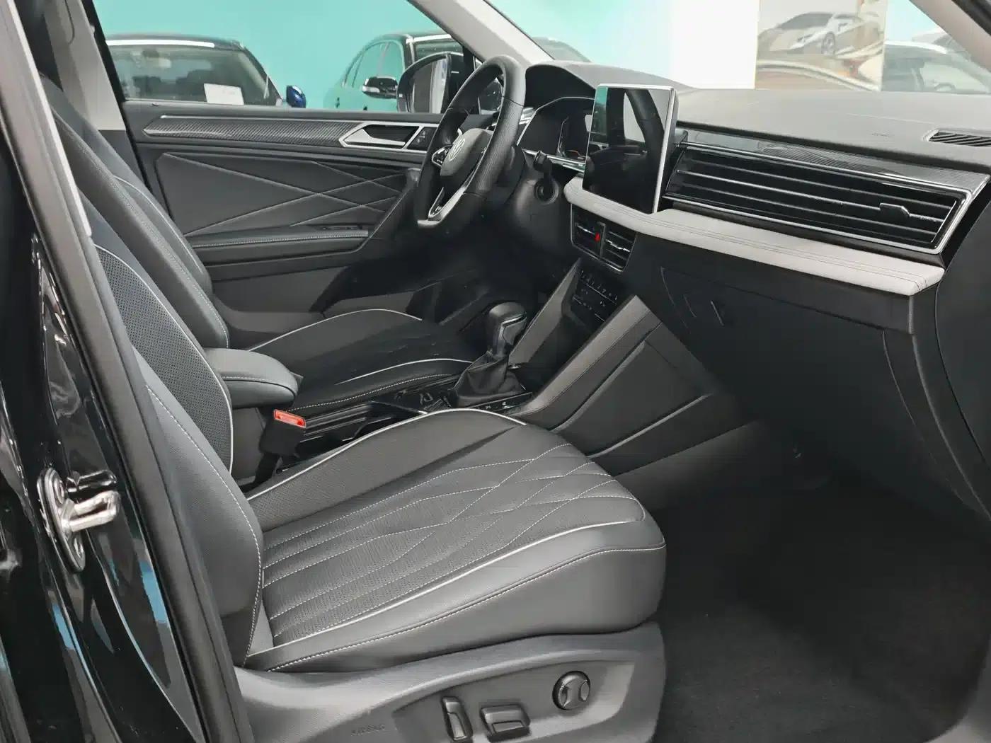 Tiguan L 2023 Facelift 330TSI Automatic 2WD R-Line Premium Edition — миниатюра 17