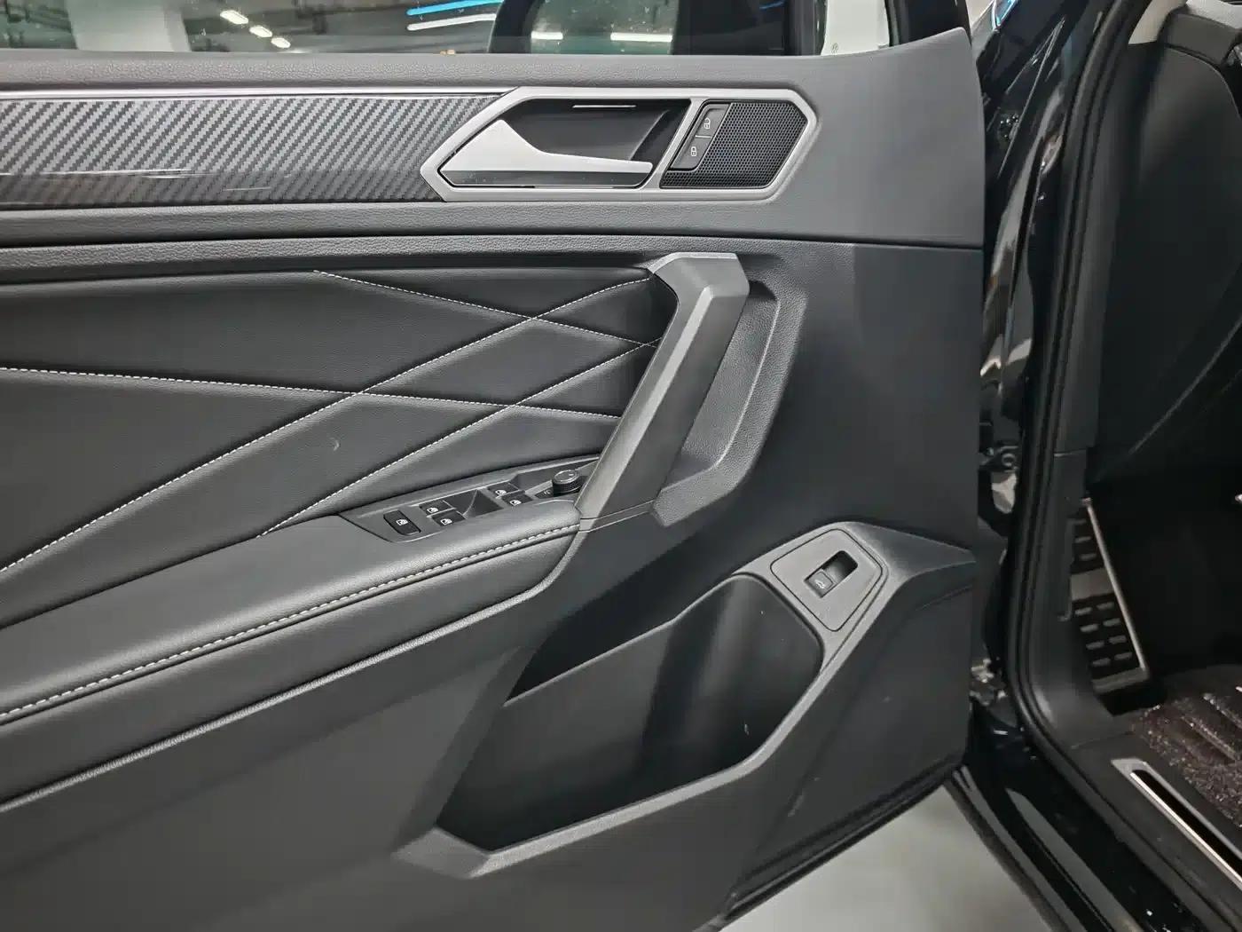 Tiguan L 2023 Facelift 330TSI Automatic 2WD R-Line Premium Edition — миниатюра 8