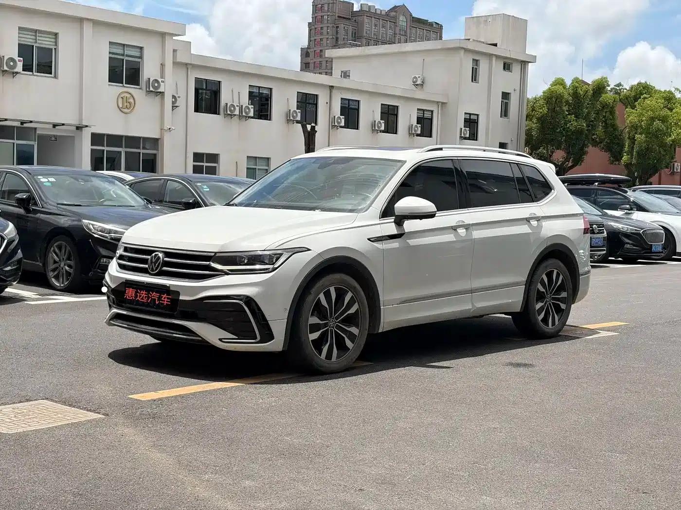 Tiguan L 2023 330TSI Automatic 2WD R-Line Premium Edition — миниатюра 1