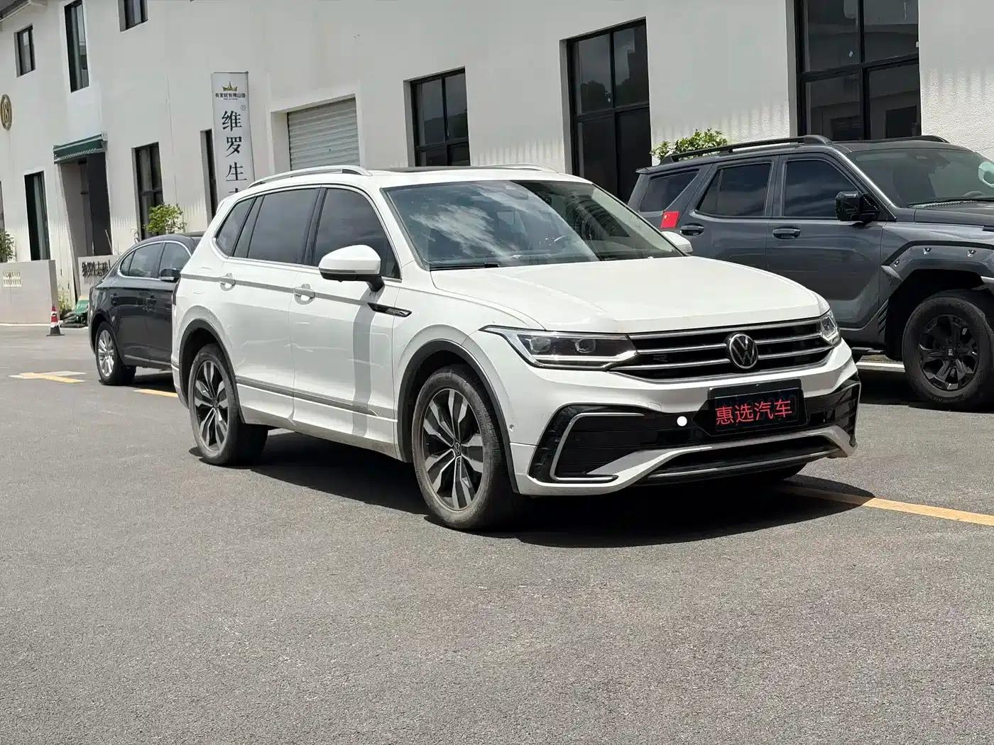 Tiguan L 2023 330TSI Automatic 2WD R-Line Premium Edition — миниатюра 3