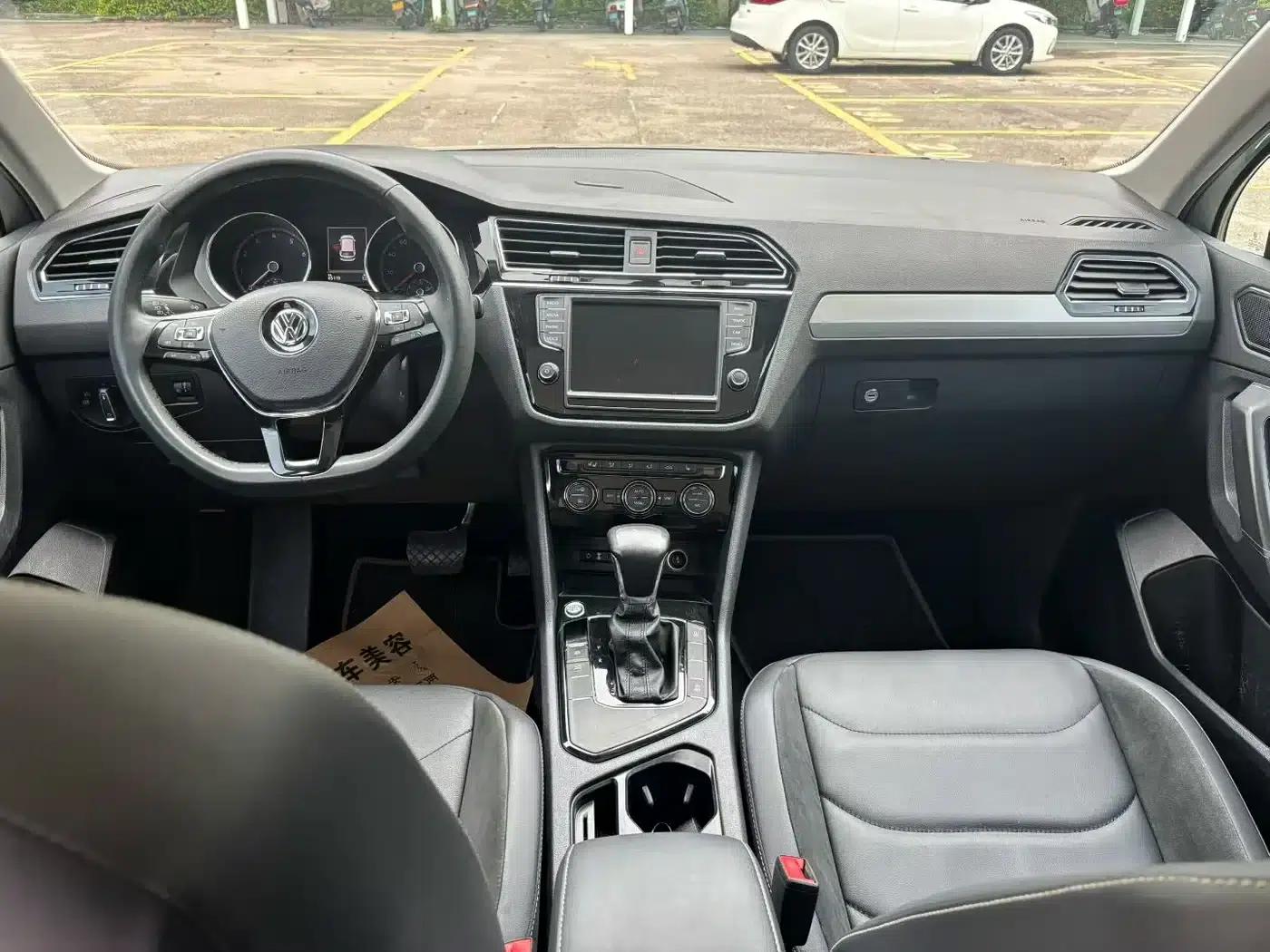 Tiguan L 2018 330TSI Automatic 2WD Luxury Edition — миниатюра 5