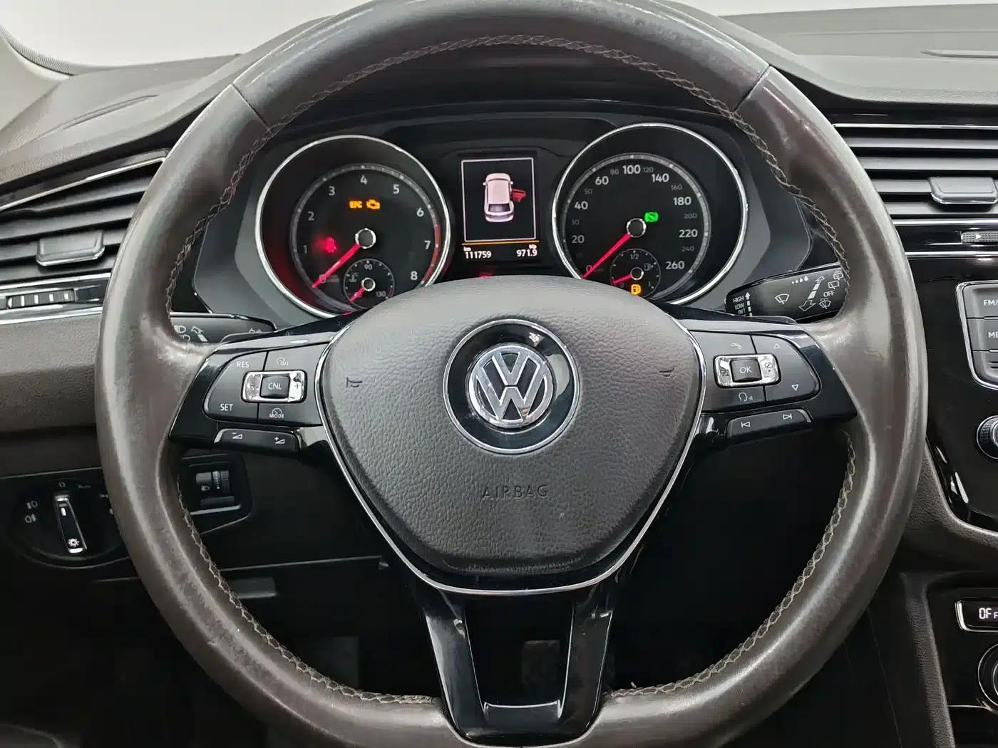 Tiguan L 2017 330TSI Automatic 2WD Comfort Edition — миниатюра 12