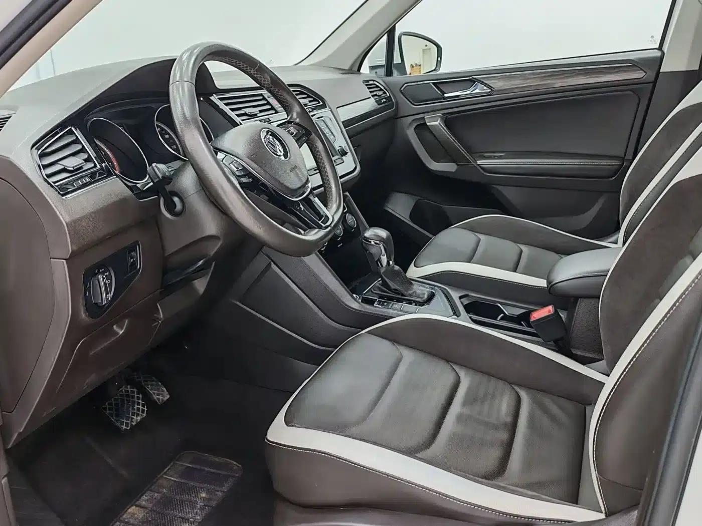 Tiguan L 2017 330TSI Automatic 2WD Comfort Edition — миниатюра 8