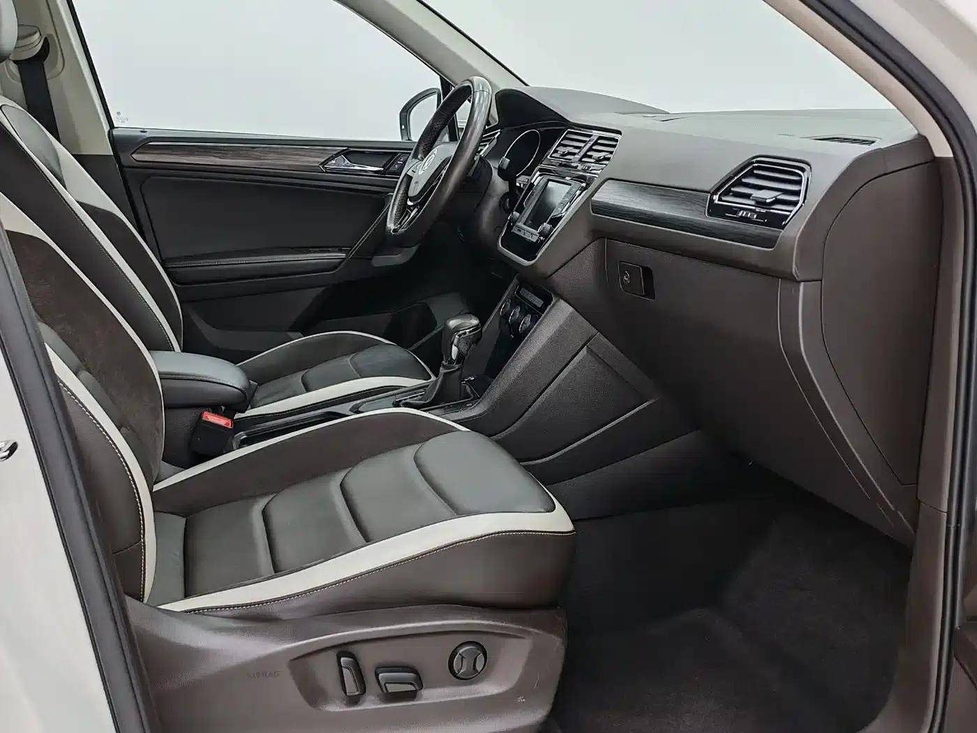 Tiguan L 2017 330TSI Automatic 2WD Comfort Edition — миниатюра 9