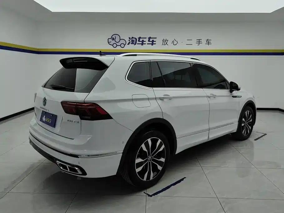 Tiguan L 2024 330TSI Automatic 2WD R-Line Premium Edition — миниатюра 3