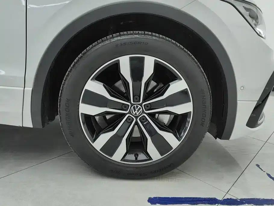 Tiguan L 2024 330TSI Automatic 2WD R-Line Premium Edition — миниатюра 6