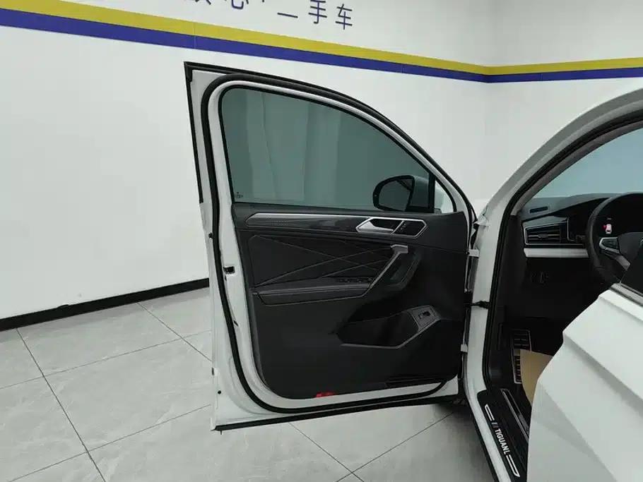 Tiguan L 2024 330TSI Automatic 2WD R-Line Premium Edition — миниатюра 7