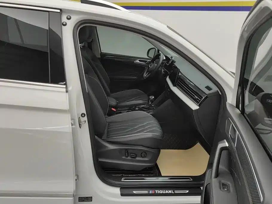 Tiguan L 2024 330TSI Automatic 2WD R-Line Premium Edition — миниатюра 8