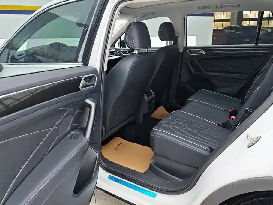 Tiguan L 2024 Outstanding Edition 300TSI Automatic 2WD Dragon Edition — миниатюра 11