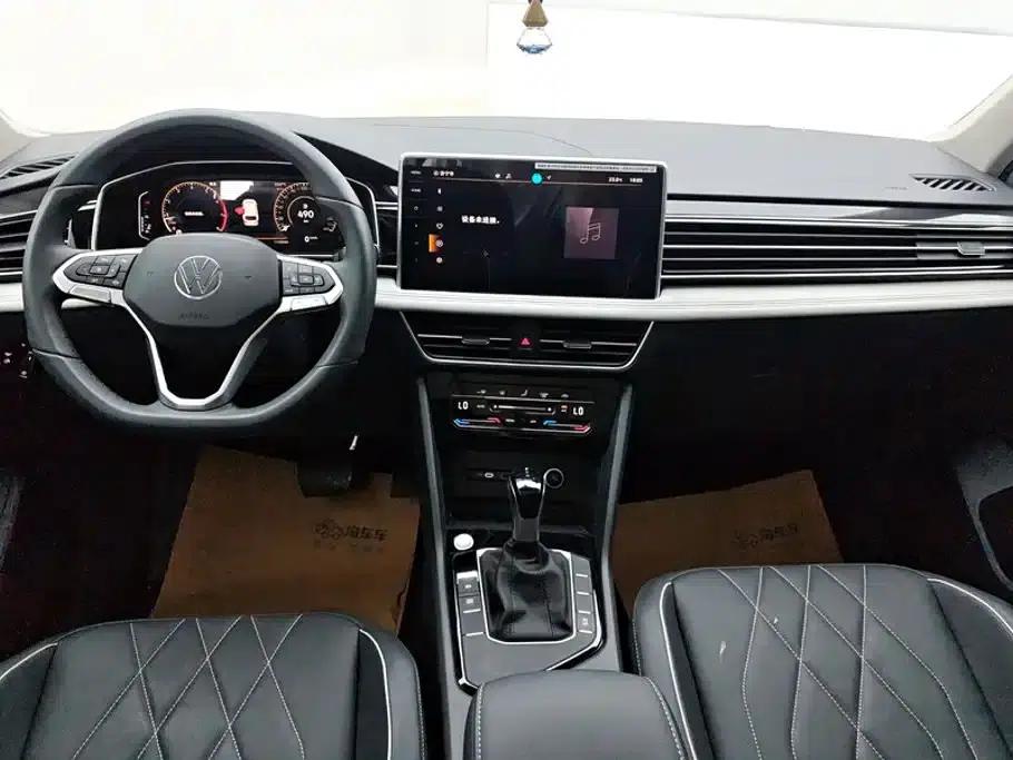 Tiguan L 2024 Outstanding Edition 300TSI Automatic 2WD Dragon Edition — миниатюра 12