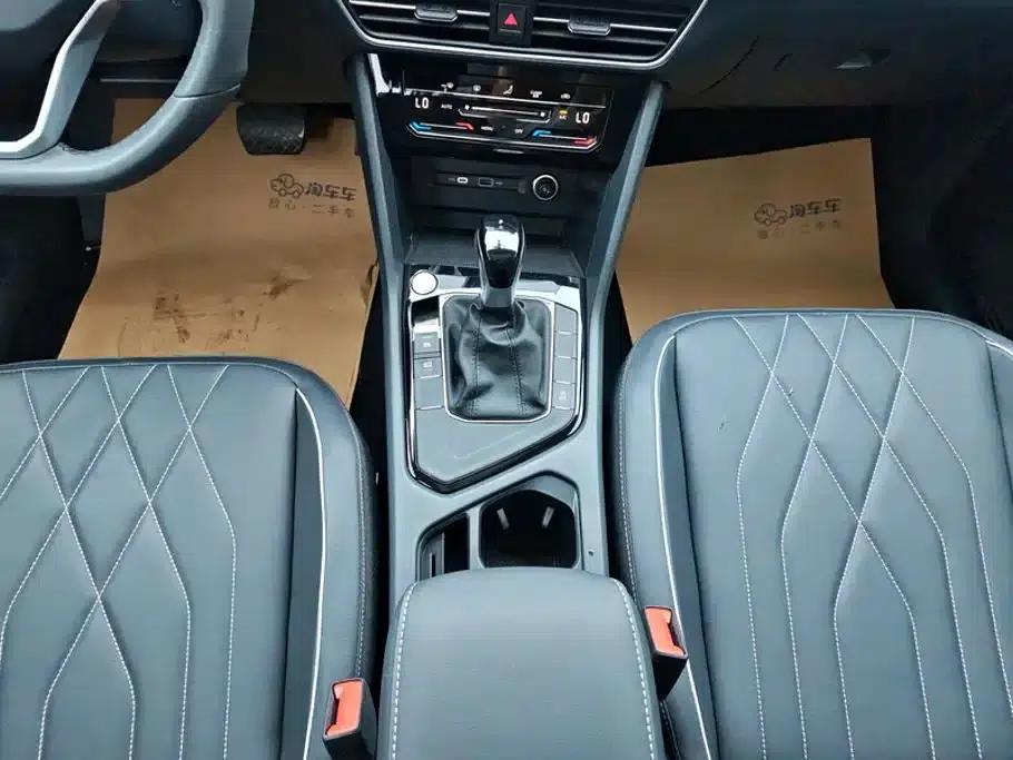 Tiguan L 2024 Outstanding Edition 300TSI Automatic 2WD Dragon Edition — миниатюра 16