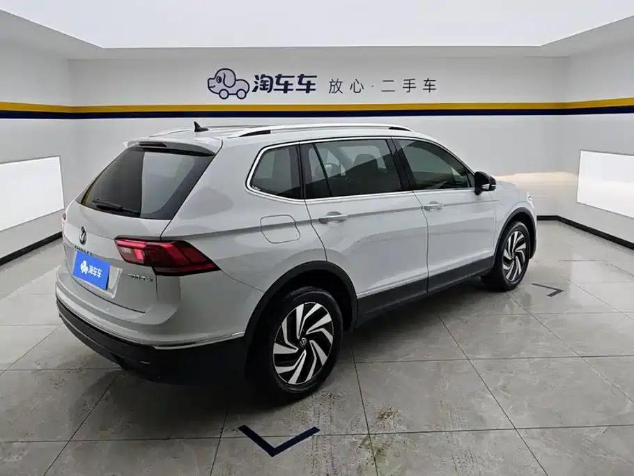 Tiguan L 2024 Outstanding Edition 300TSI Automatic 2WD Dragon Edition — миниатюра 3