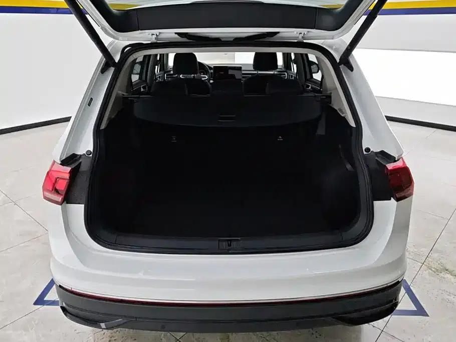 Tiguan L 2024 Outstanding Edition 300TSI Automatic 2WD Dragon Edition — миниатюра 4
