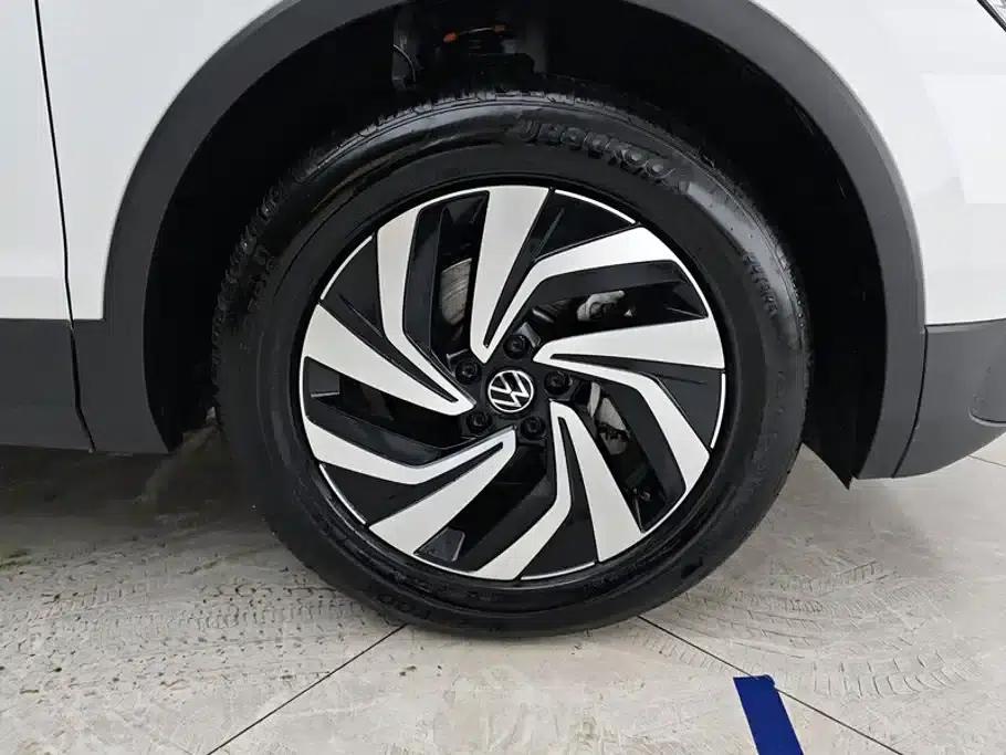 Tiguan L 2024 Outstanding Edition 300TSI Automatic 2WD Dragon Edition — миниатюра 6