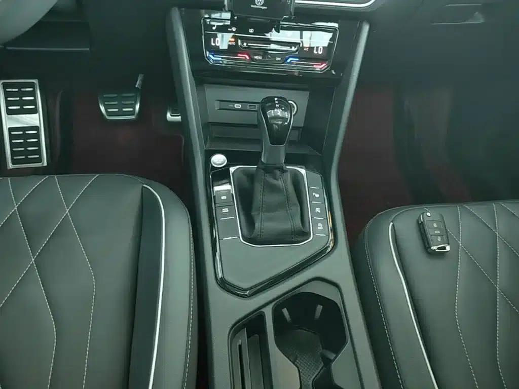 Tiguan L 2024 Outstanding Edition 330TSI Automatic 2WD R-Line Dragon Edition — миниатюра 14
