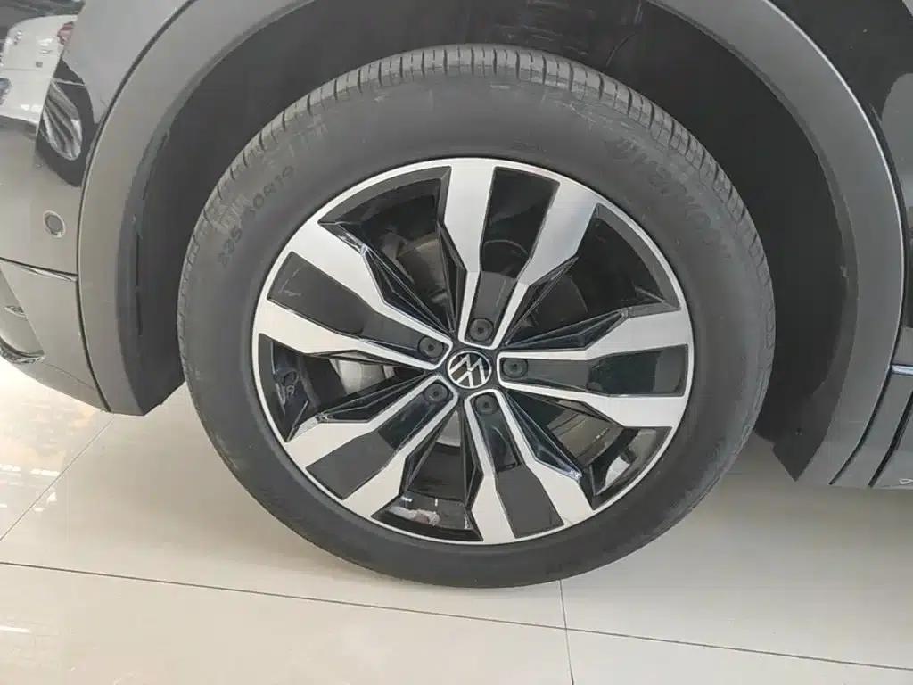 Tiguan L 2024 Outstanding Edition 330TSI Automatic 2WD R-Line Dragon Edition — миниатюра 23