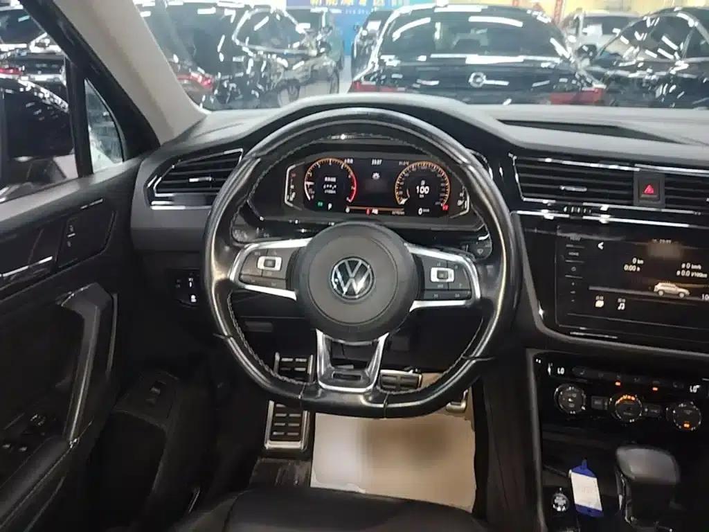 Tiguan L 2021 330TSI Automatic 2WD R-Line Premium Edition — миниатюра 11