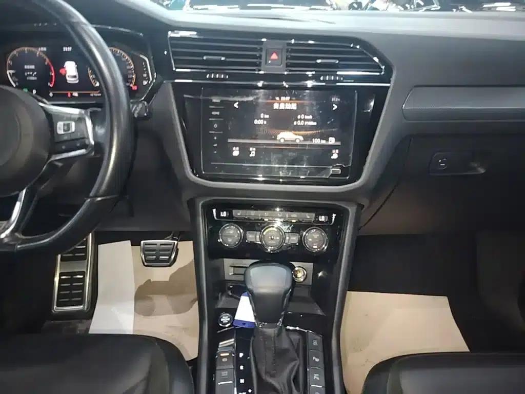 Tiguan L 2021 330TSI Automatic 2WD R-Line Premium Edition — миниатюра 13