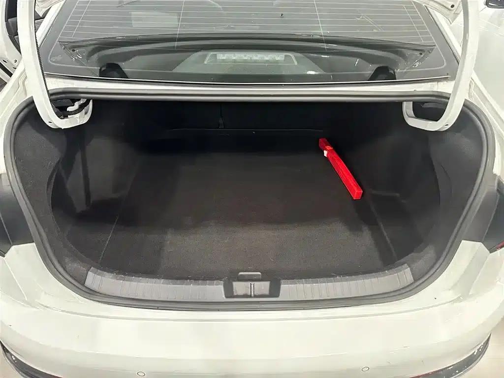 2023 Volkswagen Sagitar 300TSI DSG Super Edition — миниатюра 34