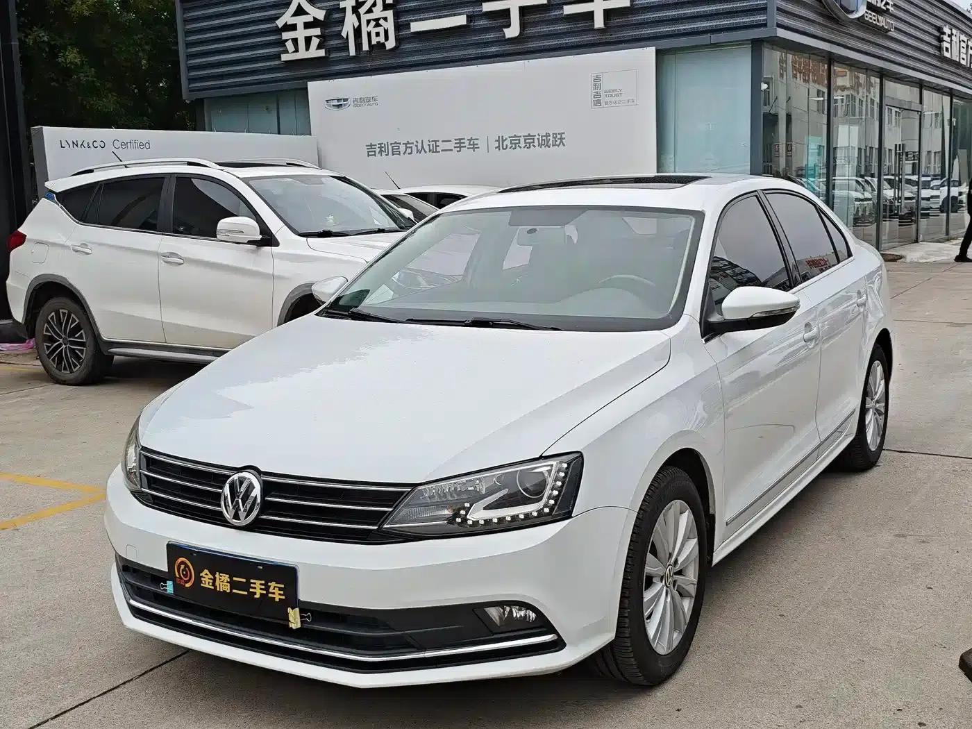 2015 Volkswagen Sagitar 230TSI Automatic Comfort Model — миниатюра 1