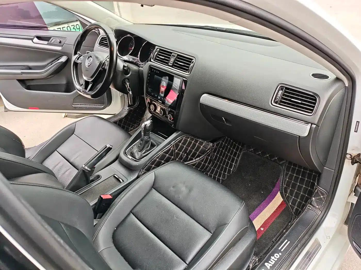 2015 Volkswagen Sagitar 230TSI Automatic Comfort Model — миниатюра 13
