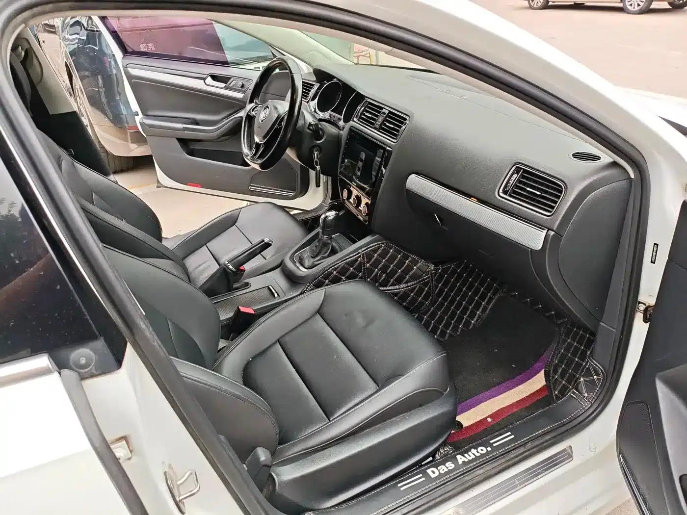 2015 Volkswagen Sagitar 230TSI Automatic Comfort Model — миниатюра 14