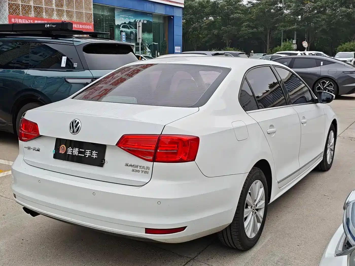 2015 Volkswagen Sagitar 230TSI Automatic Comfort Model — миниатюра 3
