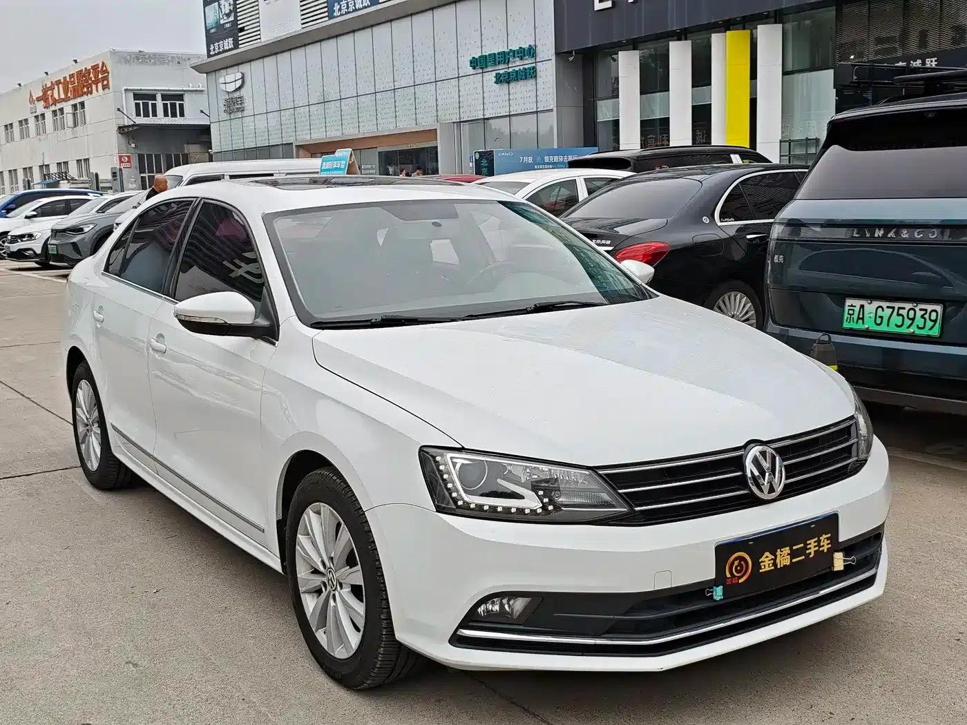 2015 Volkswagen Sagitar 230TSI Automatic Comfort Model — миниатюра 4