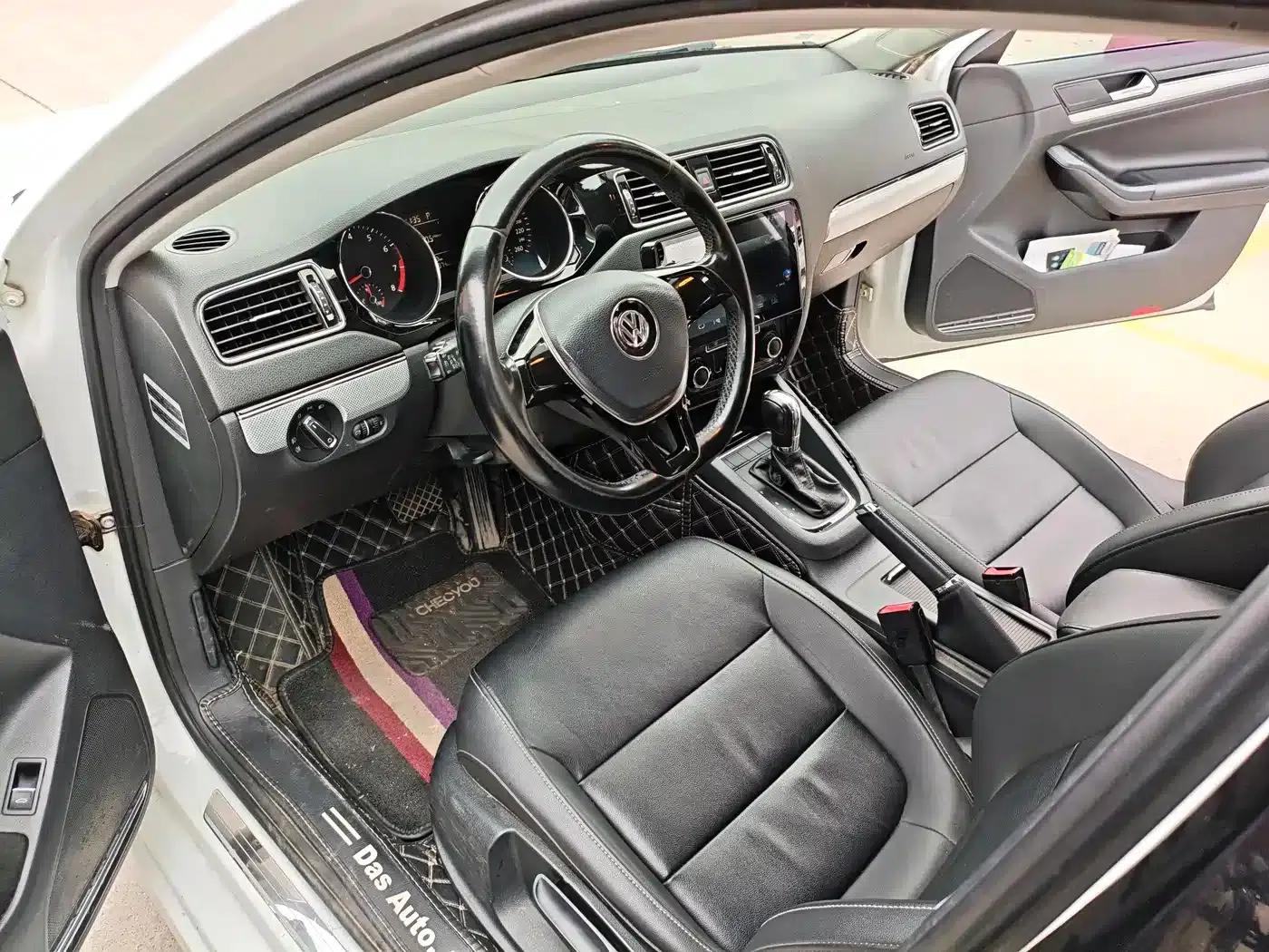 2015 Volkswagen Sagitar 230TSI Automatic Comfort Model — миниатюра 8