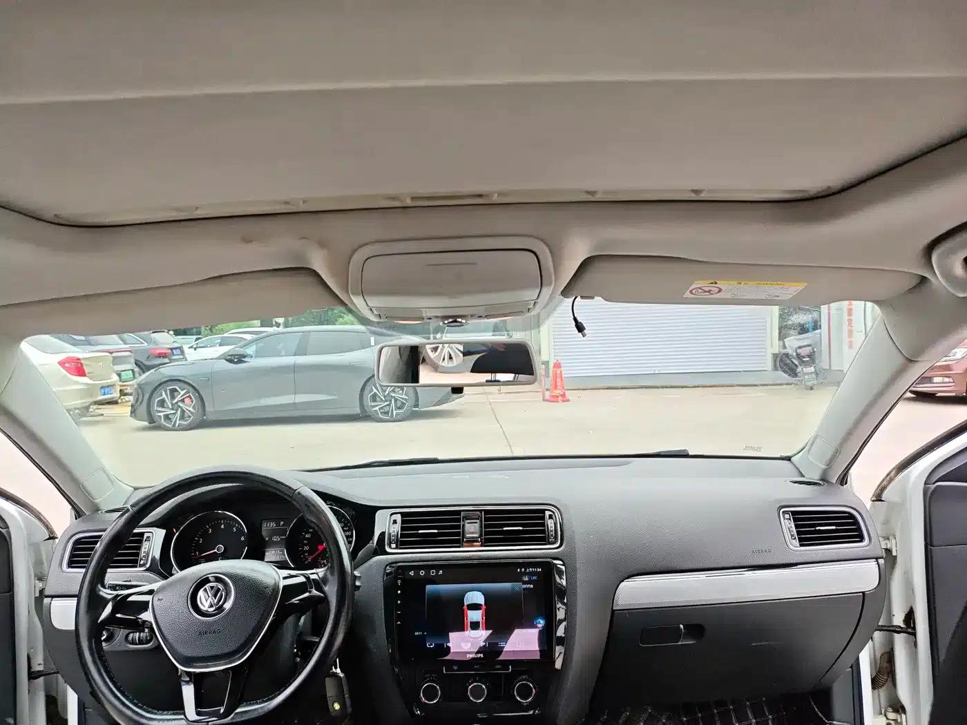 2015 Volkswagen Sagitar 230TSI Automatic Comfort Model — миниатюра 9