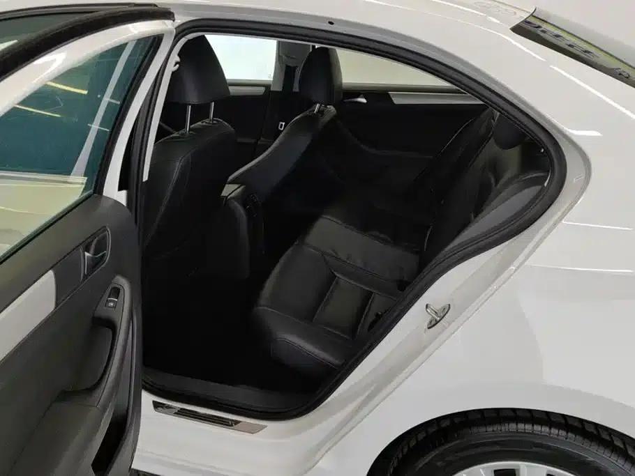 2014 Volkswagen Sagitar Facelift 1.6L Automatic Comfort Model — миниатюра 11
