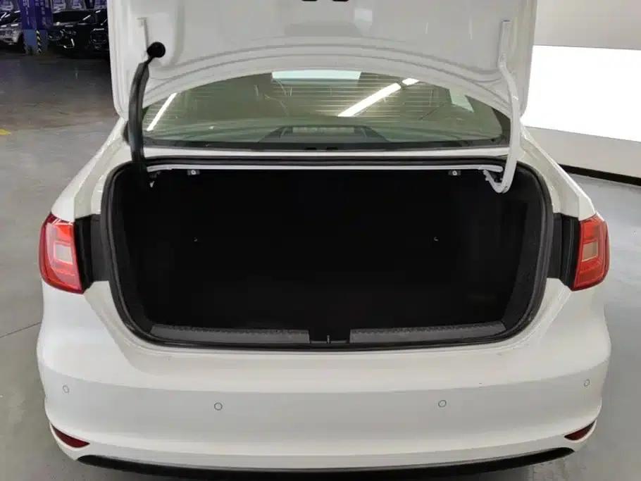 2014 Volkswagen Sagitar Facelift 1.6L Automatic Comfort Model — миниатюра 4