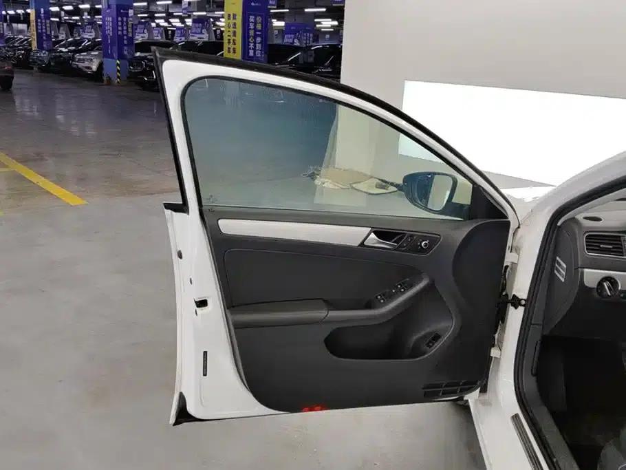 2014 Volkswagen Sagitar Facelift 1.6L Automatic Comfort Model — миниатюра 7