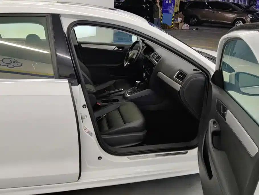2014 Volkswagen Sagitar Facelift 1.6L Automatic Comfort Model — миниатюра 8