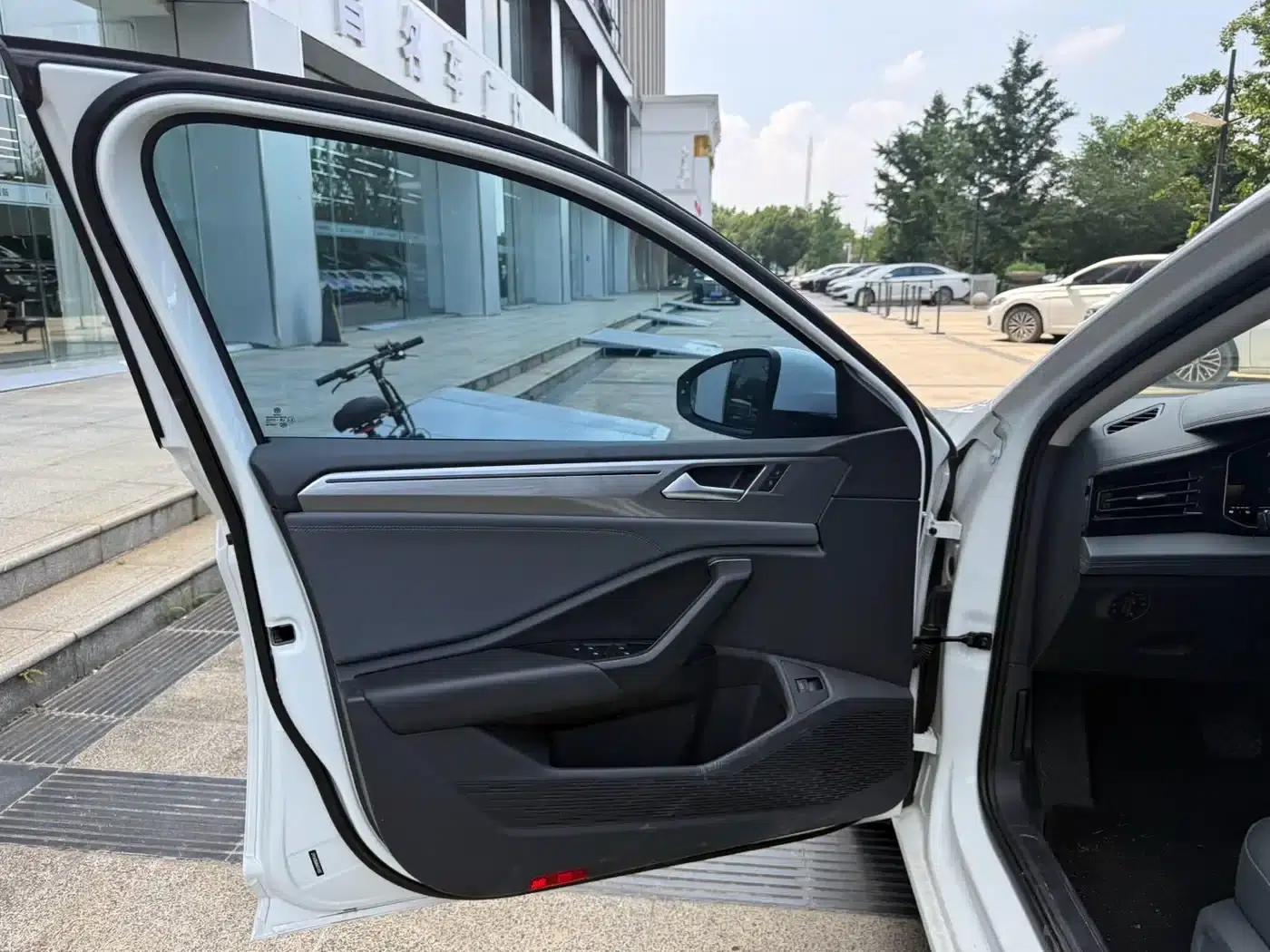 2024 Volkswagen Sagitar 200TSI DSG Flying Edition — миниатюра 7