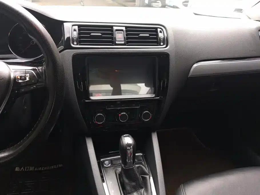 2018 Volkswagen Sagitar 1.6L Automatic Comfort Model — миниатюра 13