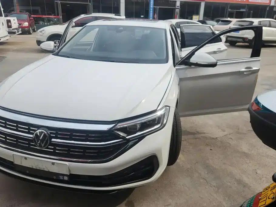 2023 Volkswagen Sagitar 300TSI DSG Excellence Edition — миниатюра 1