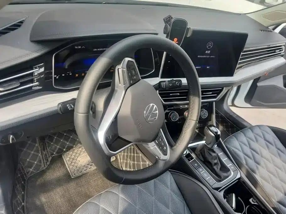 2023 Volkswagen Sagitar 300TSI DSG Excellence Edition — миниатюра 12