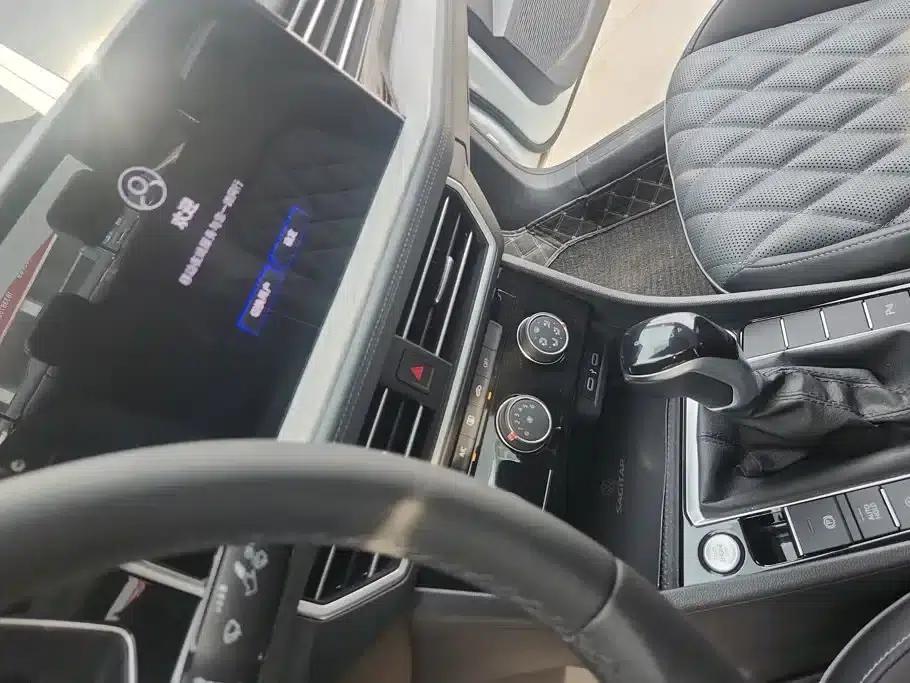 2023 Volkswagen Sagitar 300TSI DSG Excellence Edition — миниатюра 13